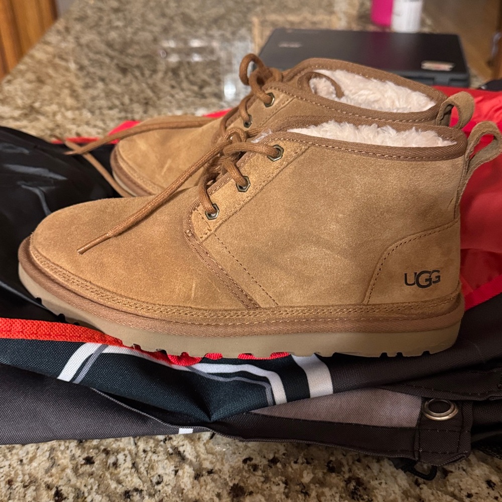 UGG Neumel Chukka Suede Lace Up Ankle Boots Chestnut Women’s 8